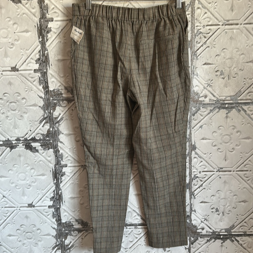 Woman’s Plaid Pants - Brown - Picture 4 of 6